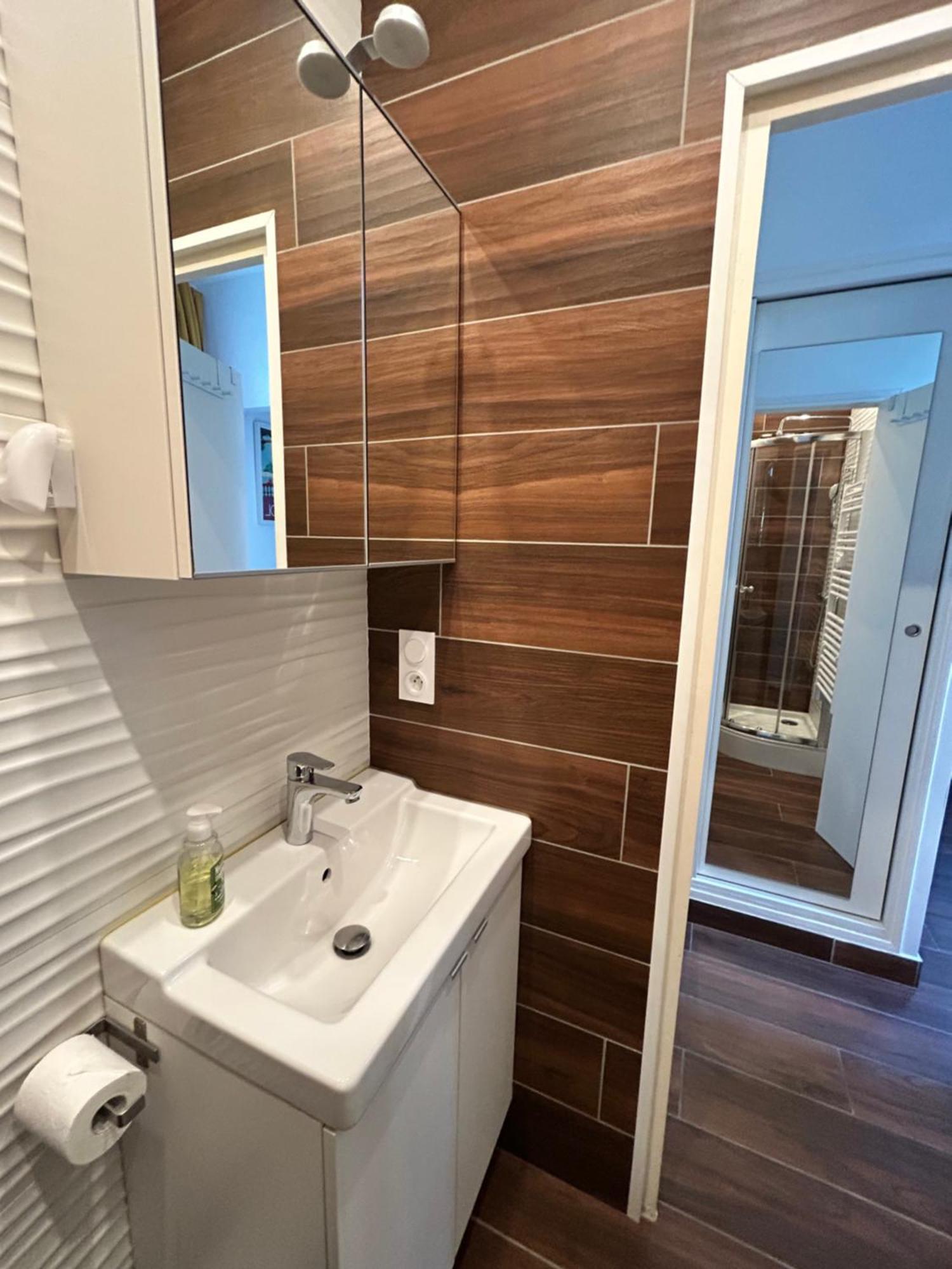 Agreable Studio Renove Avec Place De Parking バンドール エクステリア 写真