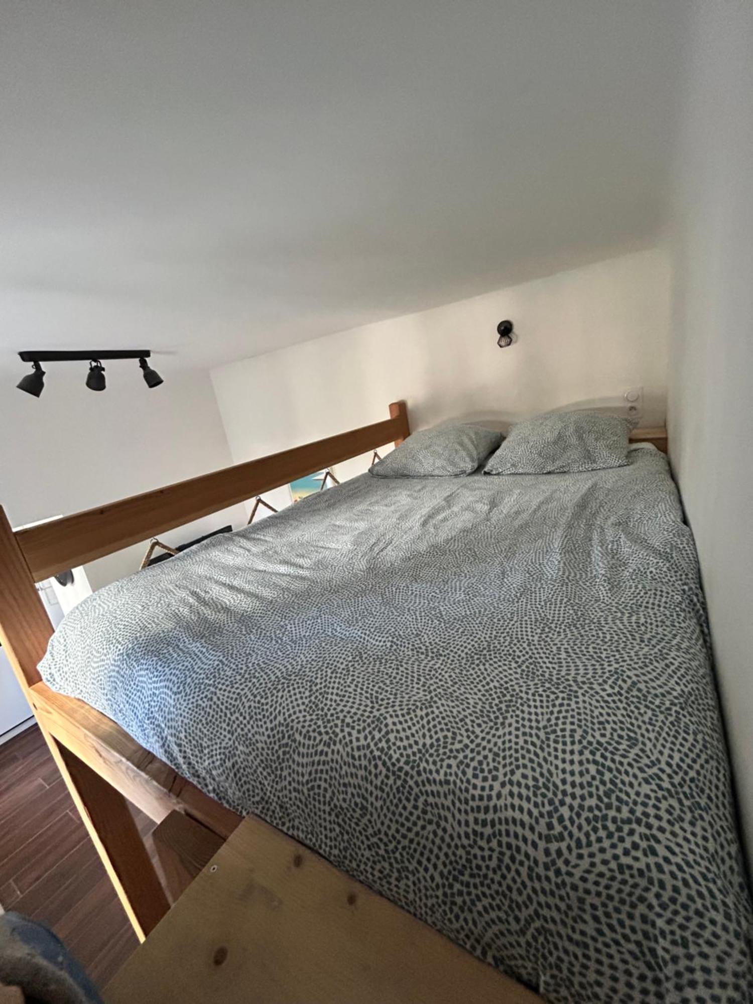 Agreable Studio Renove Avec Place De Parking バンドール エクステリア 写真
